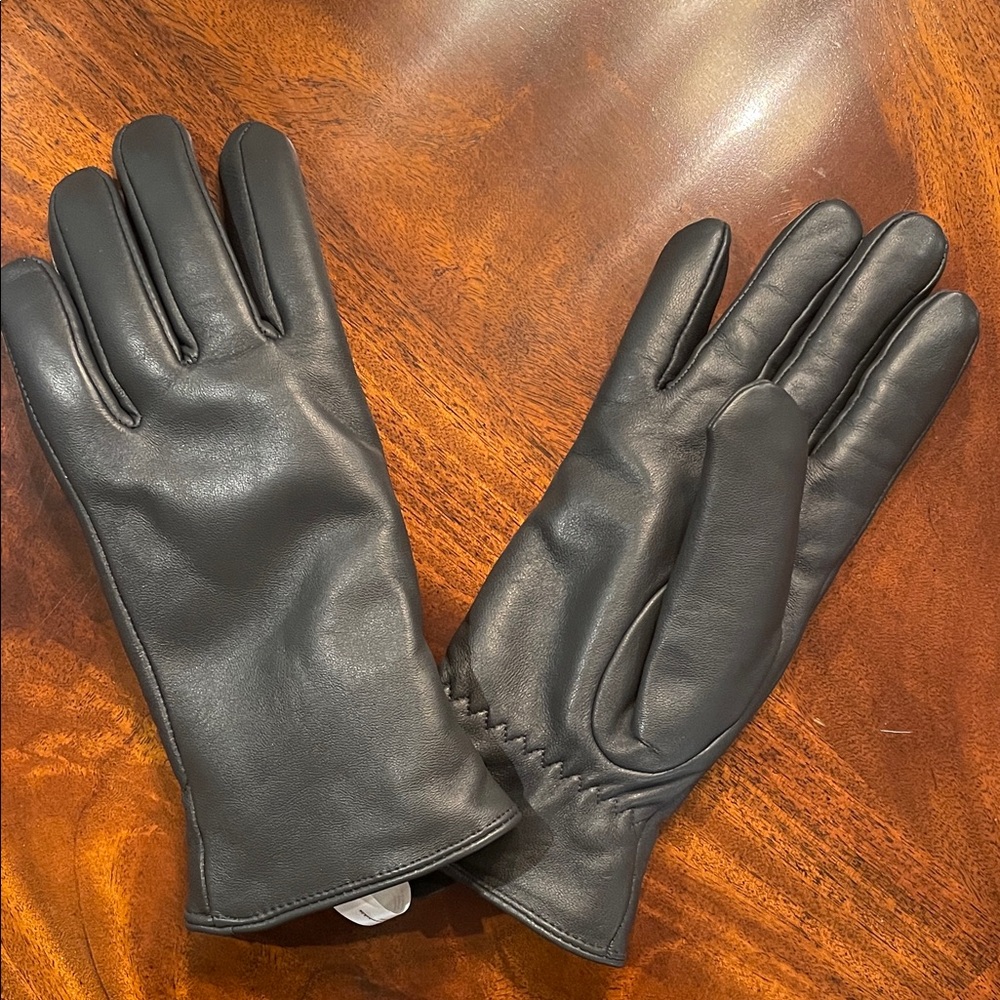 Elegant Black Leather Gloves